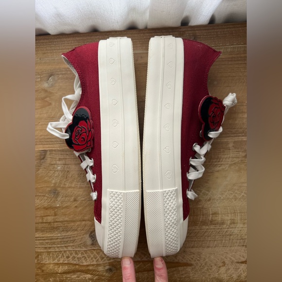 New CONVERSE Chuck Taylor All Star Lift Platform Hearts Size 9 Womens - Picture 9 of 13